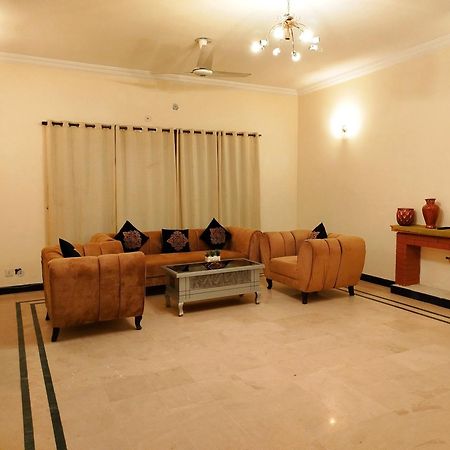 Royal Residential Hotel Islamabad Exterior photo